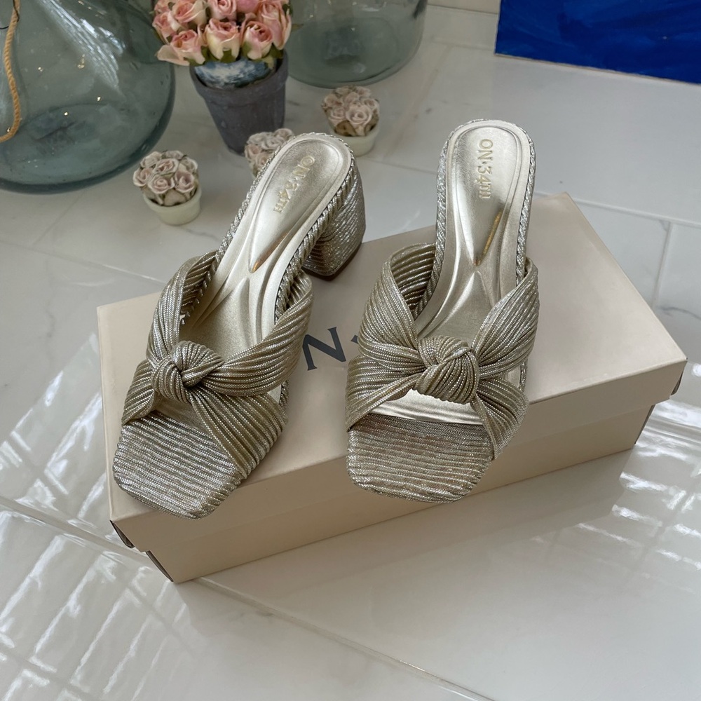 Women's gold Knotted Heels